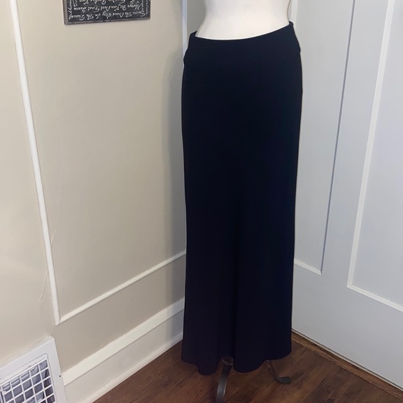 Tahari Maxi Black Skirt Side Zip + 20” Slit 🤩 Versatile Year Round Weight Sz 12 - Picture 1 of 9